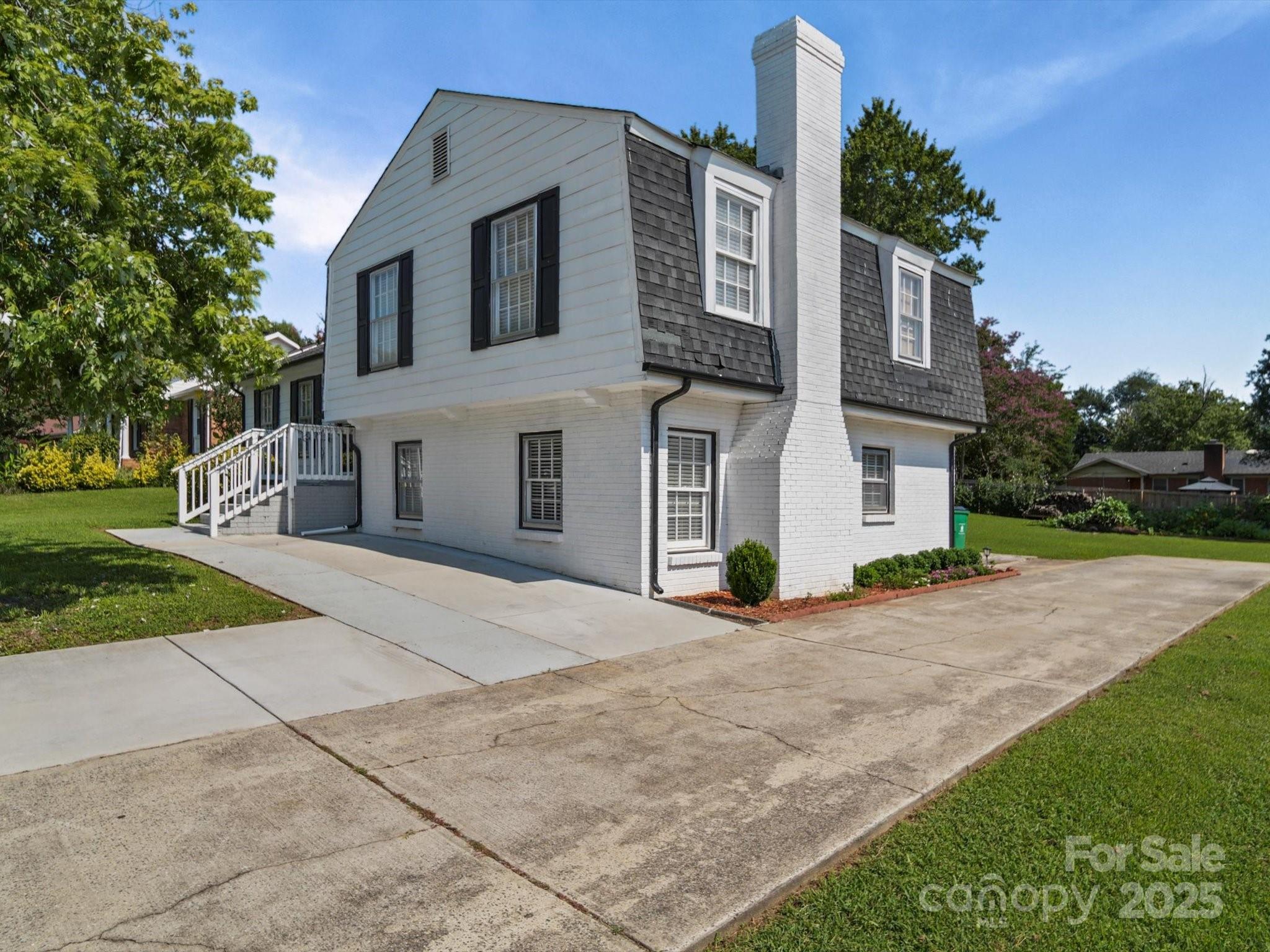 7335 Meadowdale Lane