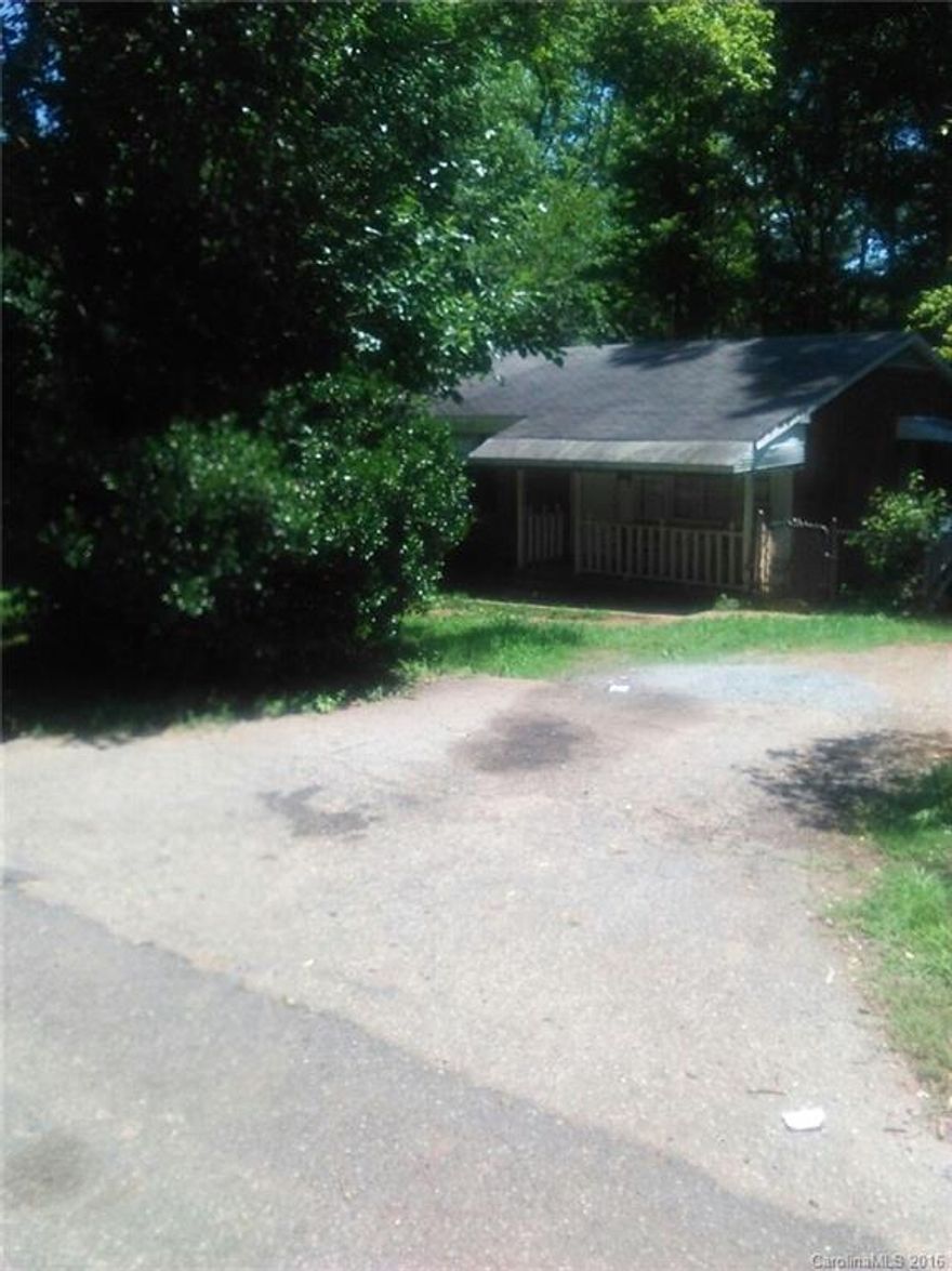 Great investment property!! Property sold as-is. Bring all offers.