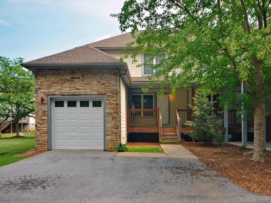 Cute townhome in excellent Arden location. 3 bedroom, 2.5 bath with plenty of storage. This unit is tucked away in the back for an extra private setting. 
Great price for this home!