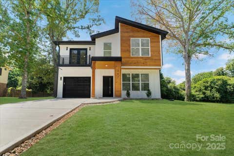 Photo for 207 W Gaston Avenue