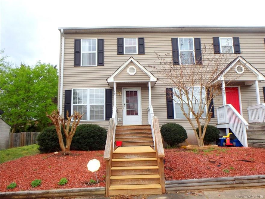 Well maintained end unit townhom. 2BR/2.5BA, fenced backyard, spacious kitchen and dining area. All appliances remain.