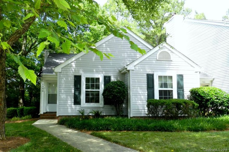 Enjoy easy maintenance living! This rare three bedroom end unit is freshly painted and boasts new carpet in the bedrooms. There is a vaulted ceiling in the great room, fireplace, enclosed patio, large bedrooms and bathrooms. Ceramic tile in kitchen and baths. Hardwood laminate in great room. Jetted tub in master bath. Master walk in closet. Close to I77, restaurants, and shopping. 

Residents recently paid assessment for new roofing on units.