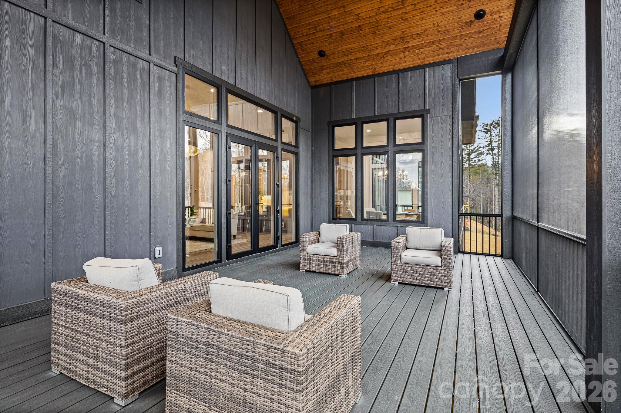 Horse Shoe Cove - Residential