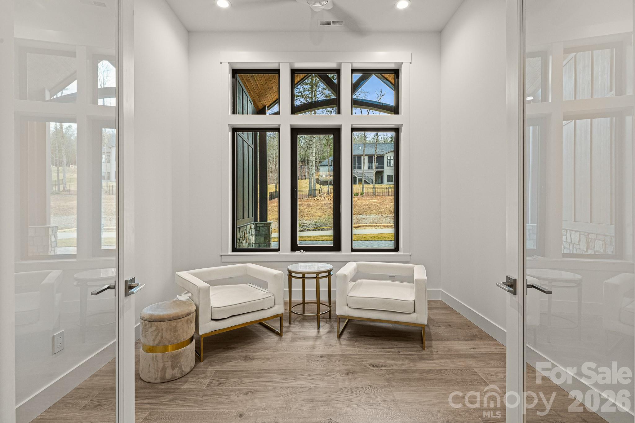 Horse Shoe Cove - Residential