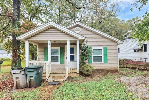 Photo of 911 N Ransom Avenue, Gastonia, NC 28052 (MLS # 4365346)