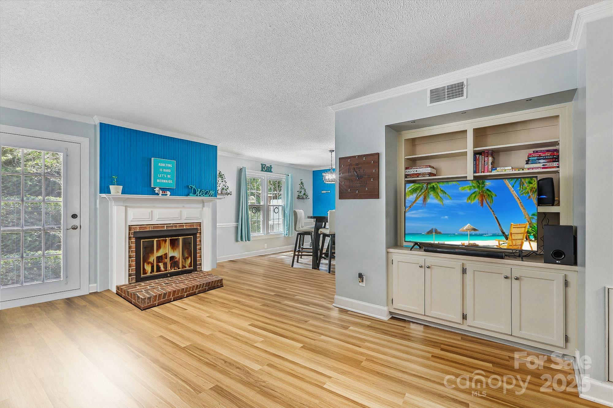 806 Colony Oaks Drive