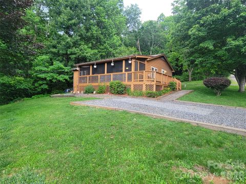 Photo of 131 Dahlia Lane, Waynesville, NC 28785 (MLS # 4391123)