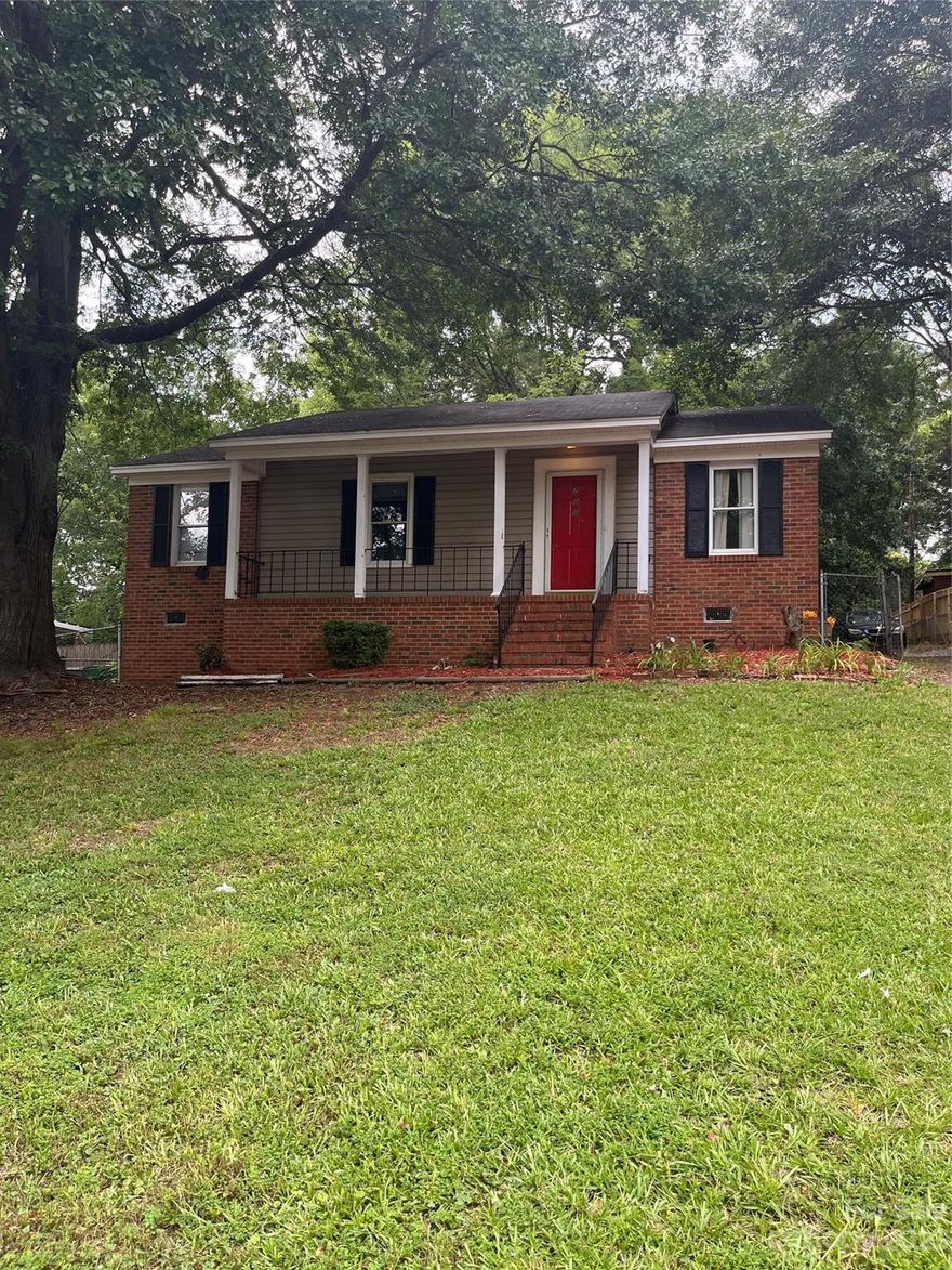 Lovely, well maintained cozy ranch situated in the desirable Steele Creek area. No hassell, NO HOA!!  Home has updated kitchen with newer cabinets, countertops and ss appliances. Home has new flooring and updated bathrooms. Beautiful front and large flat back yard perfect for entertaining! Home is conveniently located near White Hall shopping center, Charlotte airport, Charlotte Premium Outlets, several restaurants, movie theater, Top Gulf,  Ayersley, I-77, and I-485.  This home will not disappoint.