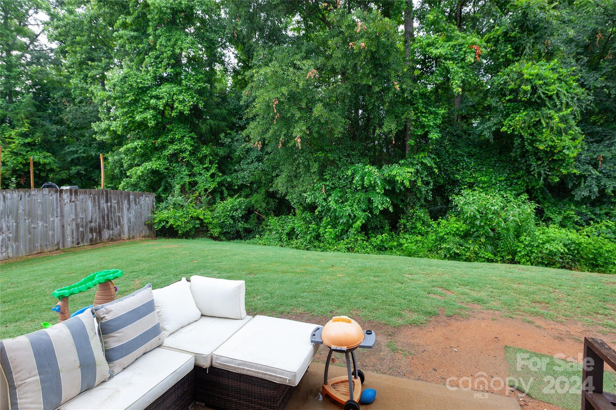 Ellis Pond - Residential