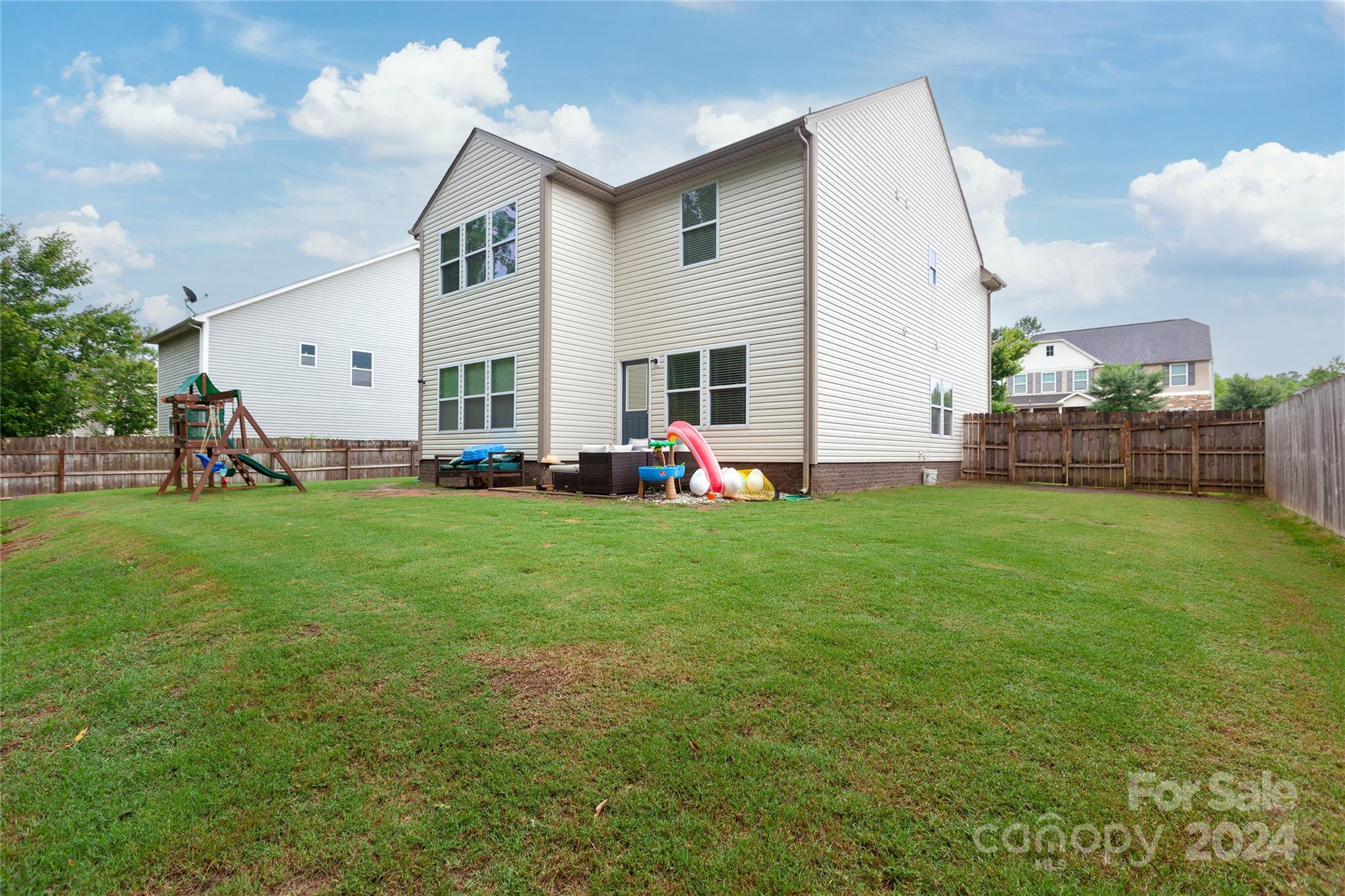 Ellis Pond - Residential