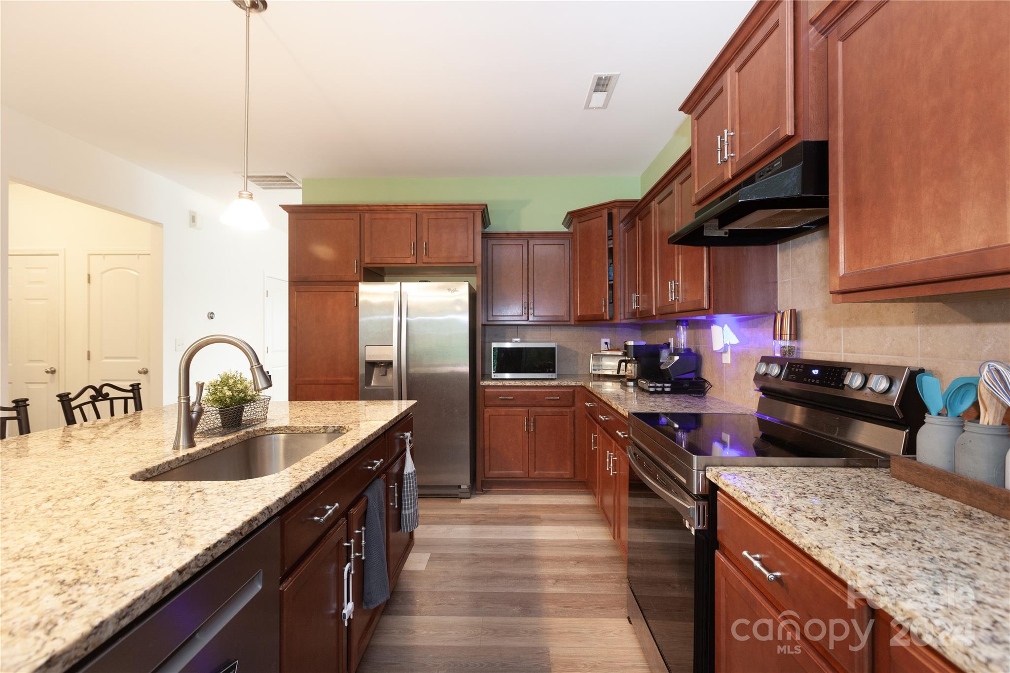 Ellis Pond - Residential