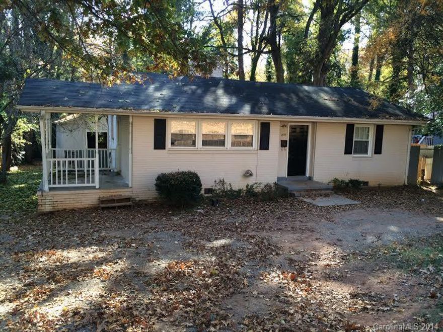 This property has 3 bedrooms and 1 bath. Beautiful refinished hardwood floors throughout the house! Spacious backyard! Great porch for sitting and enjoying the Charlotte weather. Tool shed gives extra space for storage! Easy access to Freedom Drive and I-277!