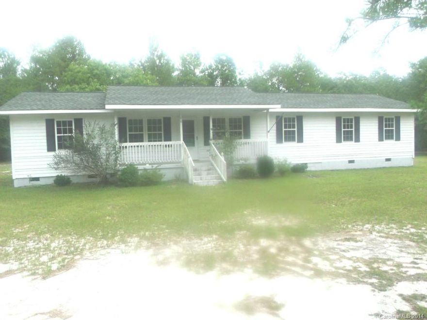 Price to Sell fast!!! 4 bedrooms and 2 bath home located in nice secluded 1 acre lot. Don't miss the opportunity!!!