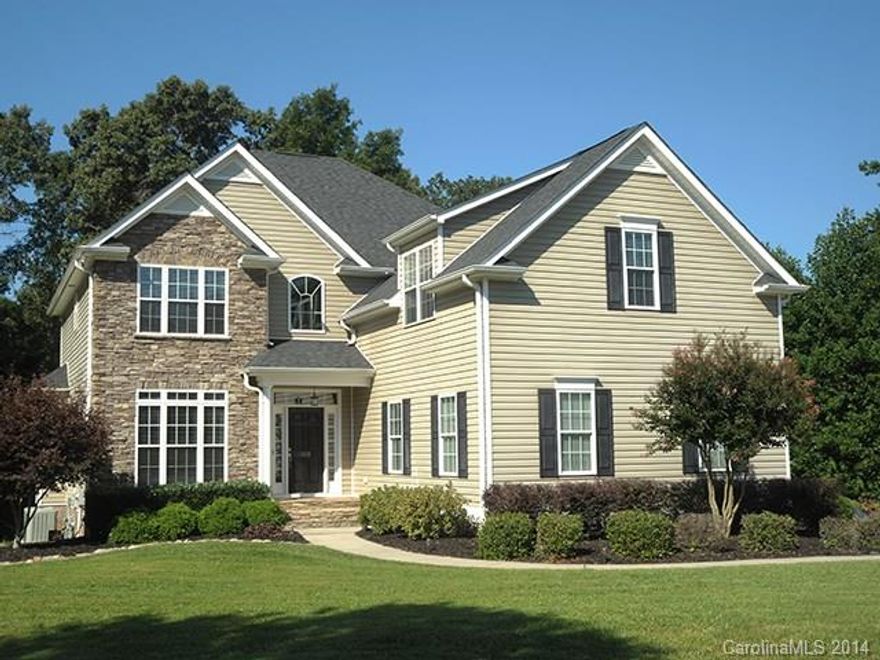 Absolute masterpiece, custom built by Tim Womble. Three bedrooms have their own bath. Fireplace with gas logs, tile floors, large walk-in closets. Spacious kitchen with granite countertops, stainless steel appliances, great deck overlooking back yard. Beautifully decorated and nestled on a large cul-de-sac lot. Unfinished basement for room to grow.