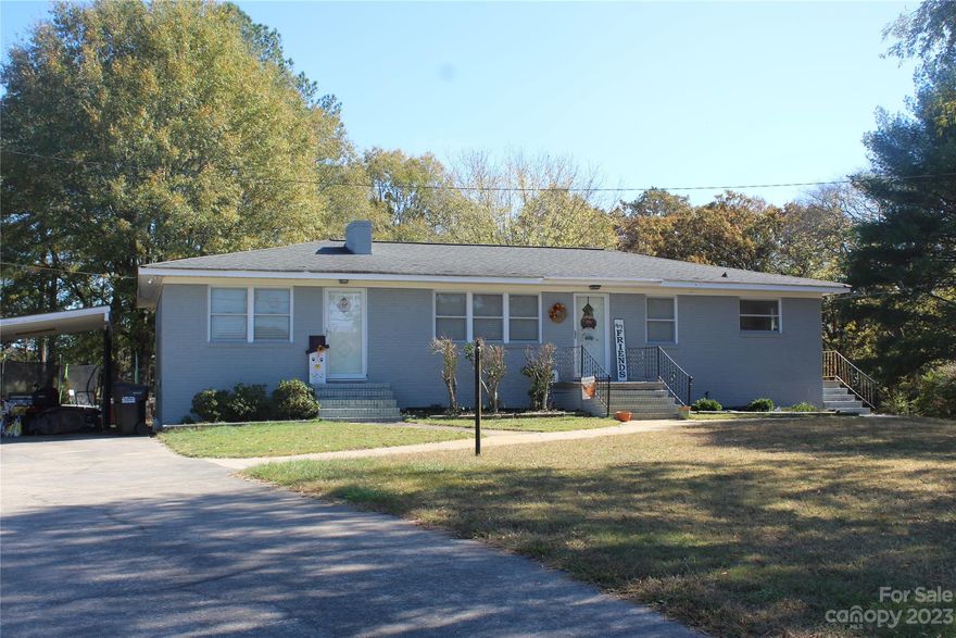 Great home sitting on almost 1.5 acres.  Home has updated kitchen with granite countertops, tile backsplash, stainless steel appliances, updated bathrooms, newer flooring throughout the home. Outbuilding conveys.