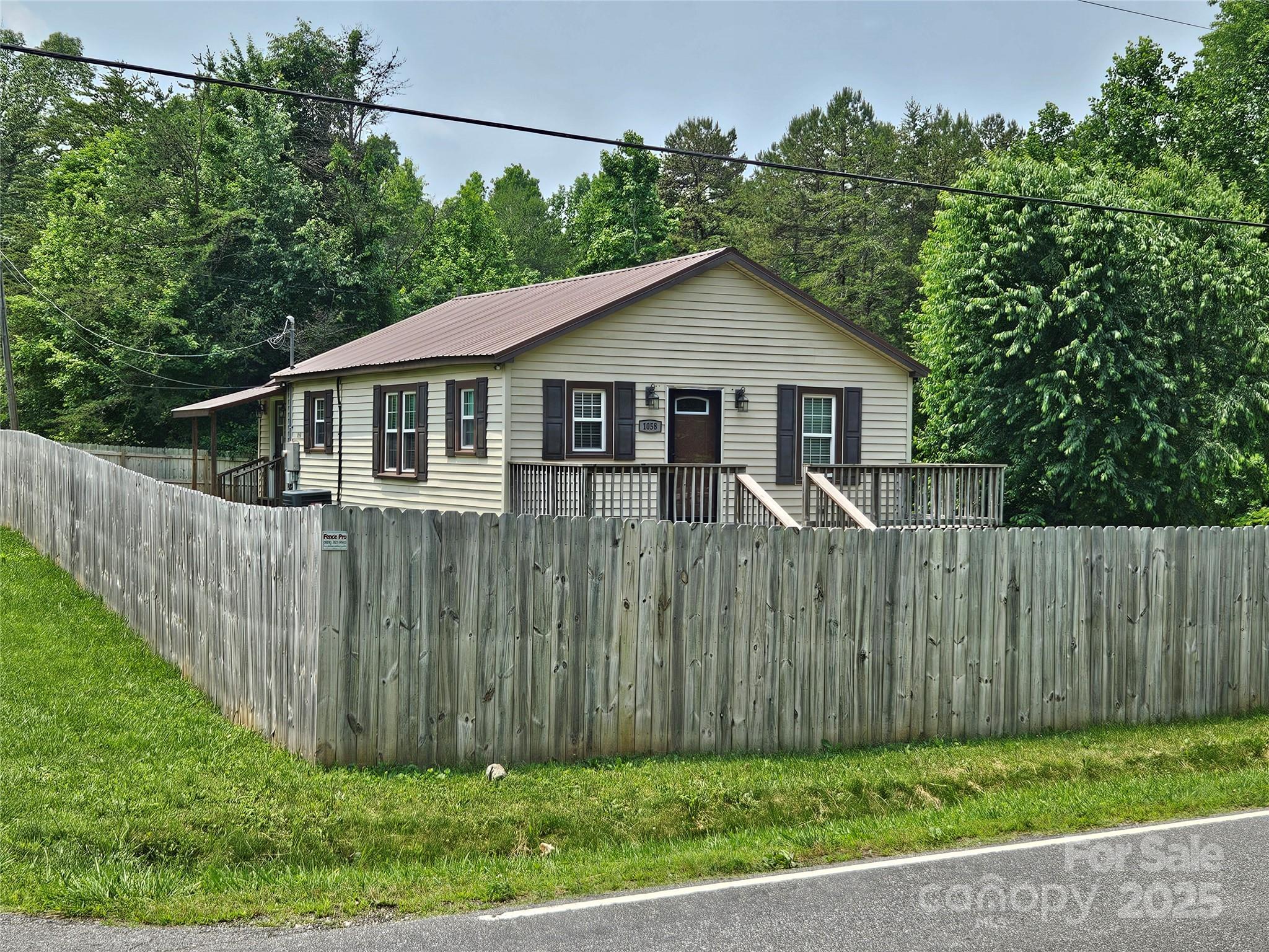 1058 Hunter Street
