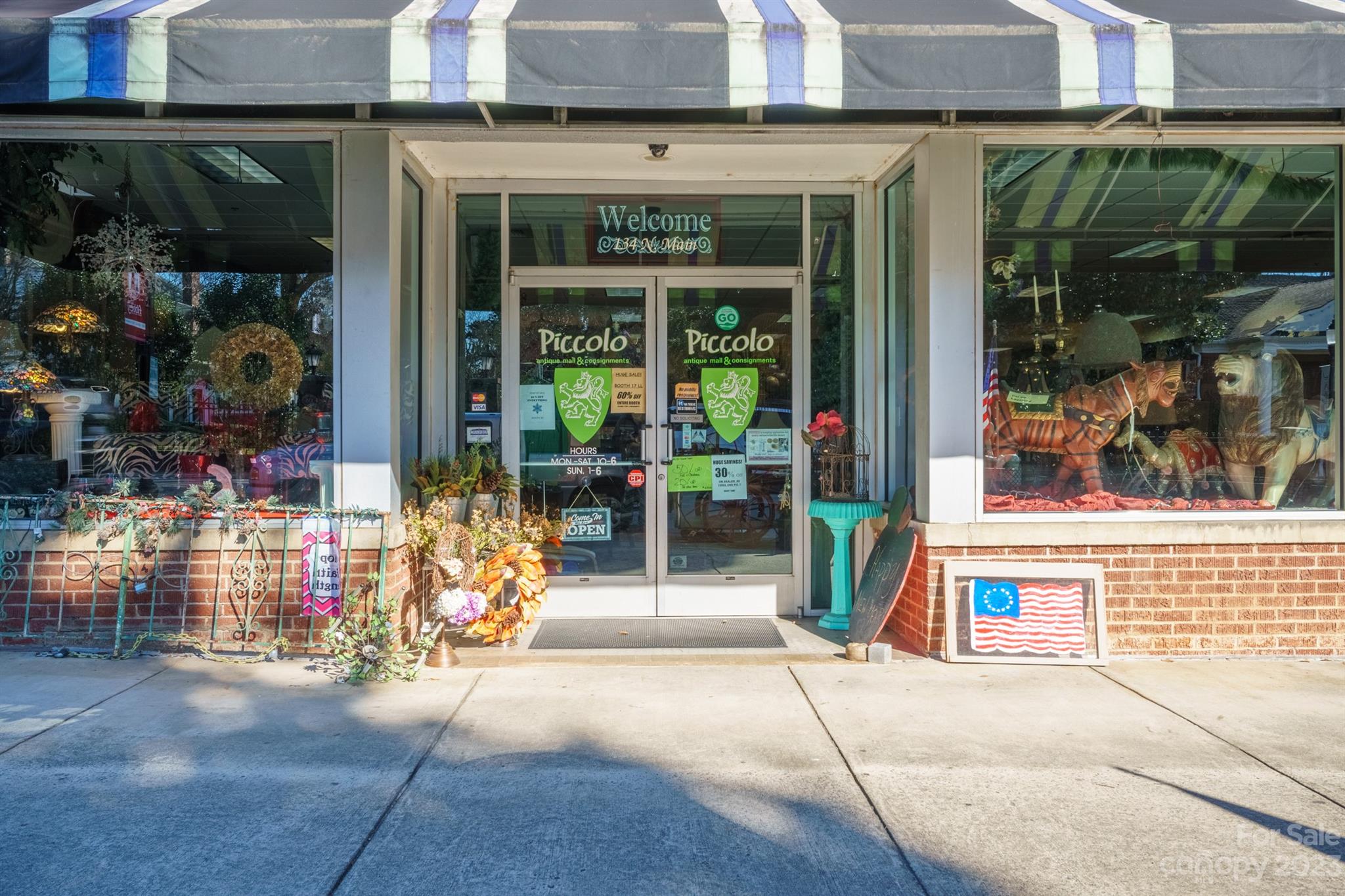 Main image without alt text