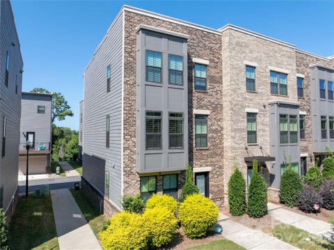 Photo of 653 Uwharrie River Road, Charlotte, NC 28211 (MLS # 4418246)