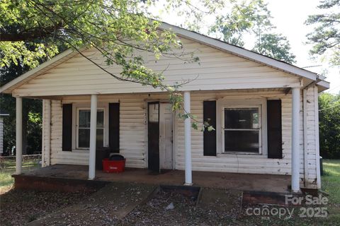 Photo of 216 N Davis Avenue, Newton, NC 28658 (MLS # 4305638)