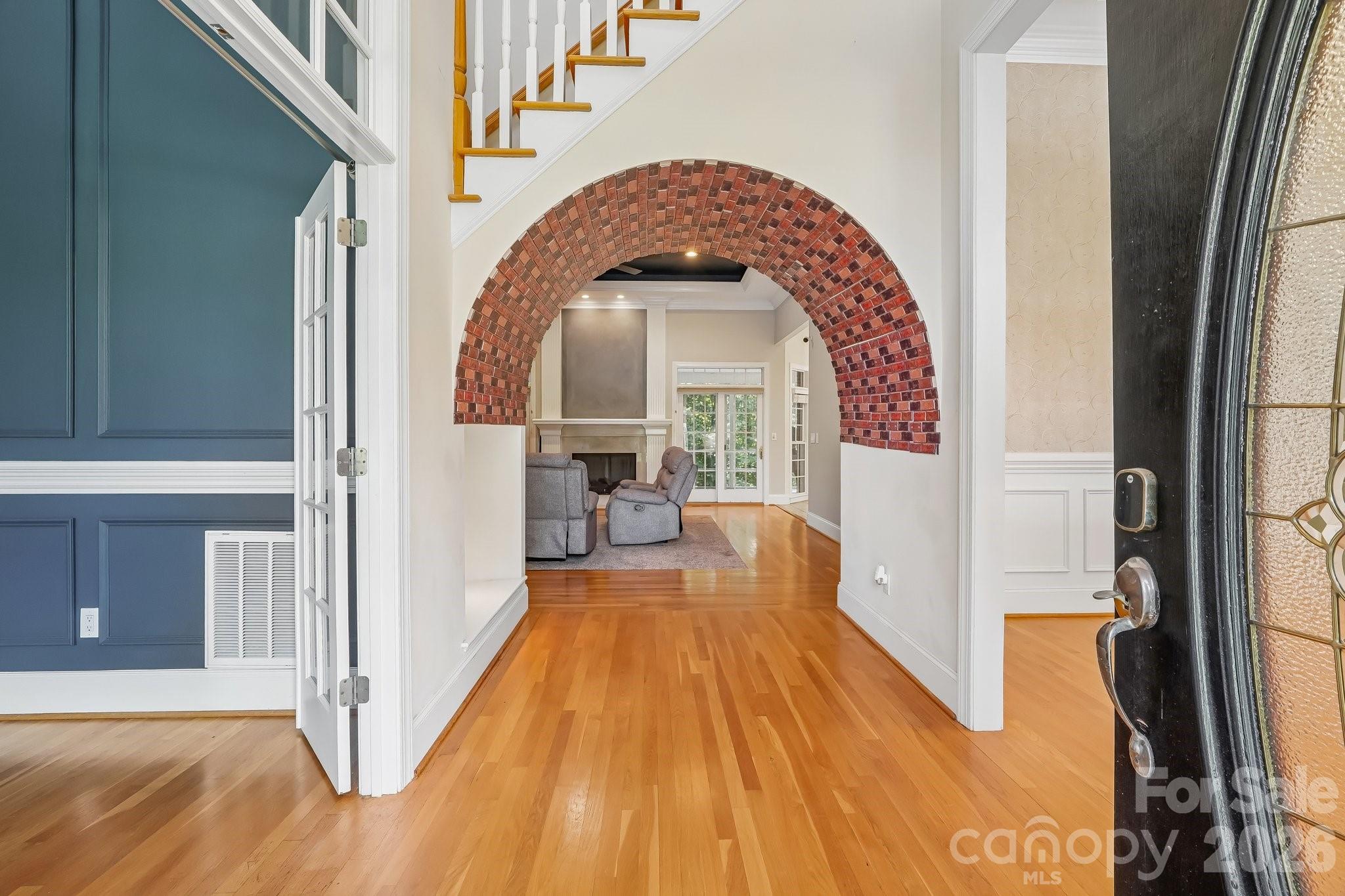 5505 Hickory Leaf Court