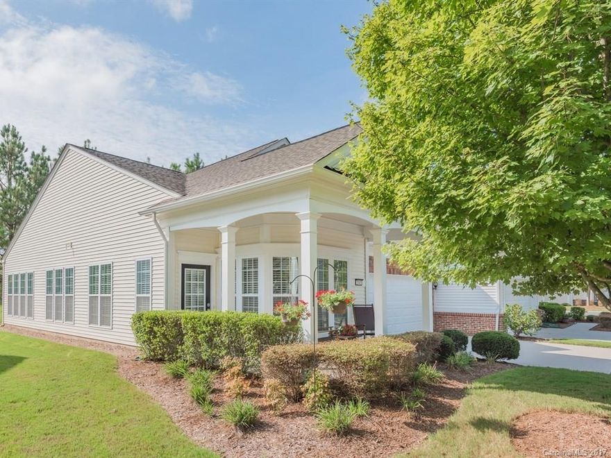 Bright Kenwood Villa w/sunroom. Prime location pod Y, short walk to market, beauty shops, library, restaurants, doctors, etc. 19 yrs old can live here with someone 55+. Golf, tennis, bocci ball, pickleball, & clubs for every interest. Come enjoy the wonderful lifestyle. Upgraded HVAC unit!