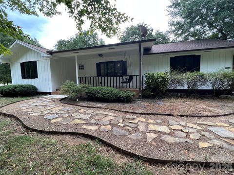 Photo of 17201 Halter Drive, Charlotte, NC 28278 (MLS # 4377219)
