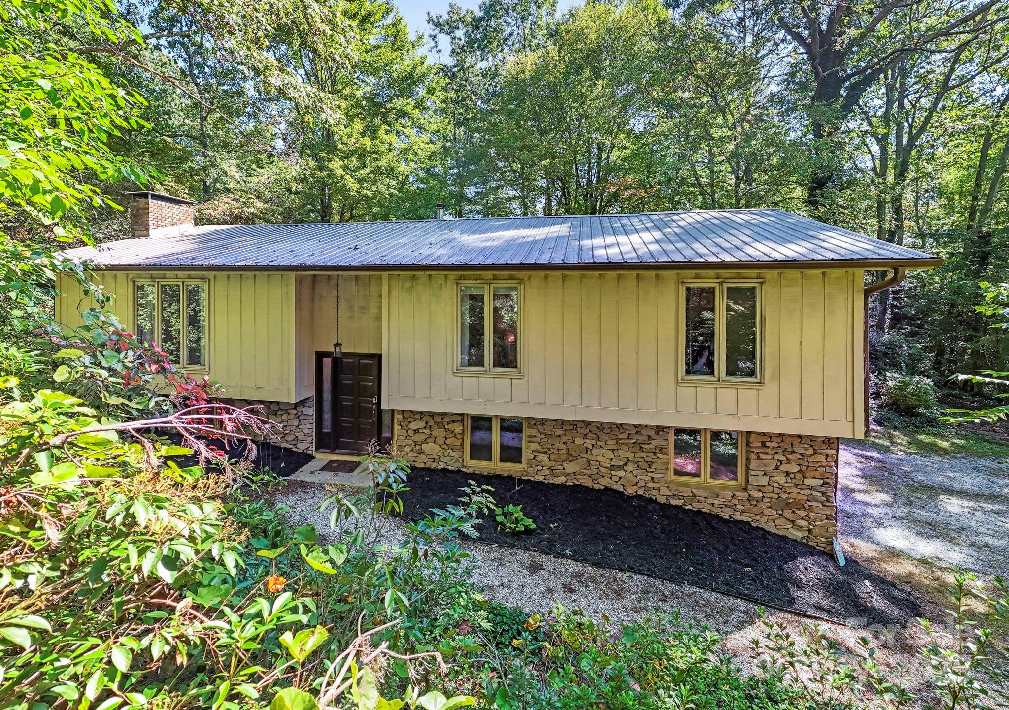 100 Greenbriar Avenue