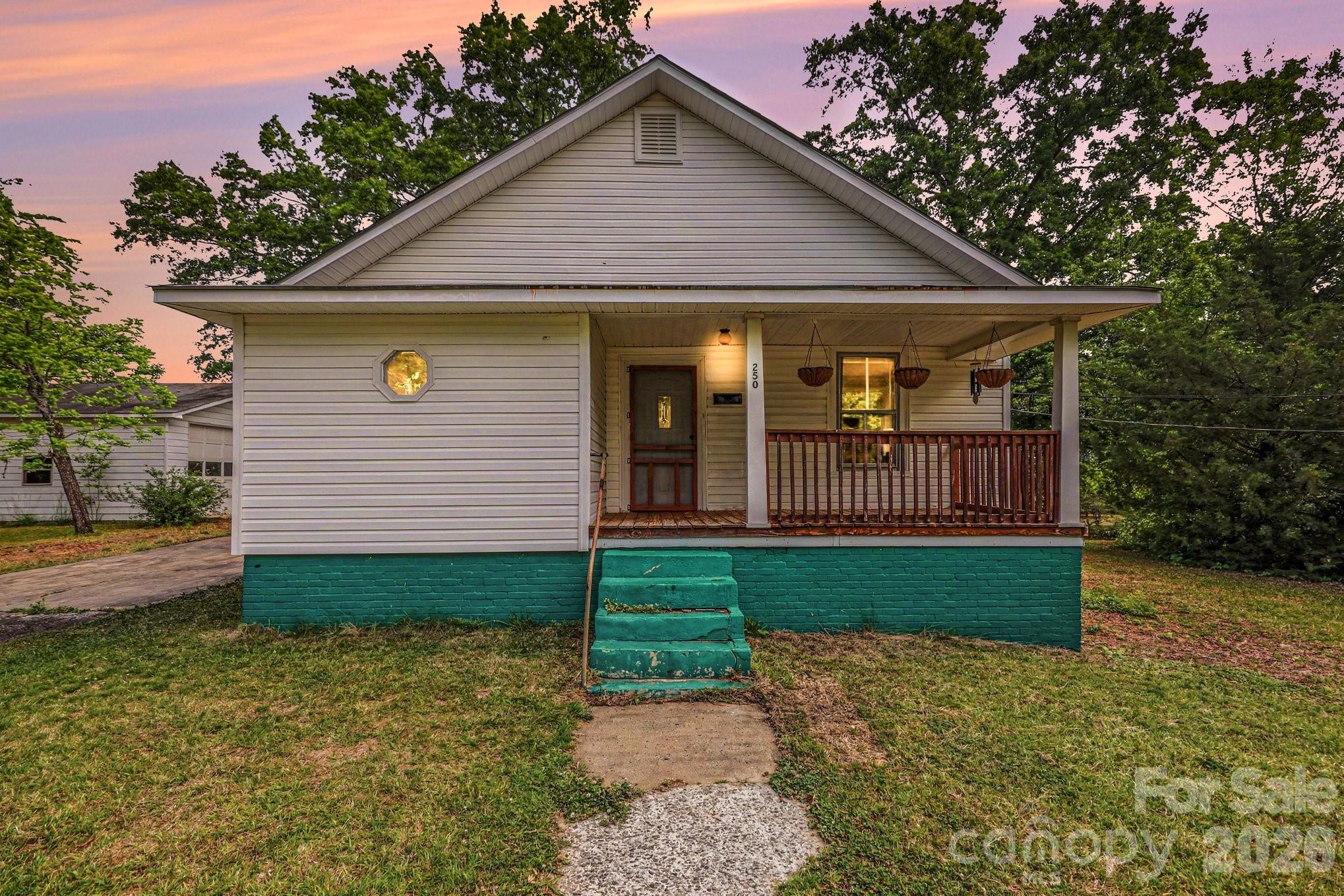 250 Halyburton Street NE