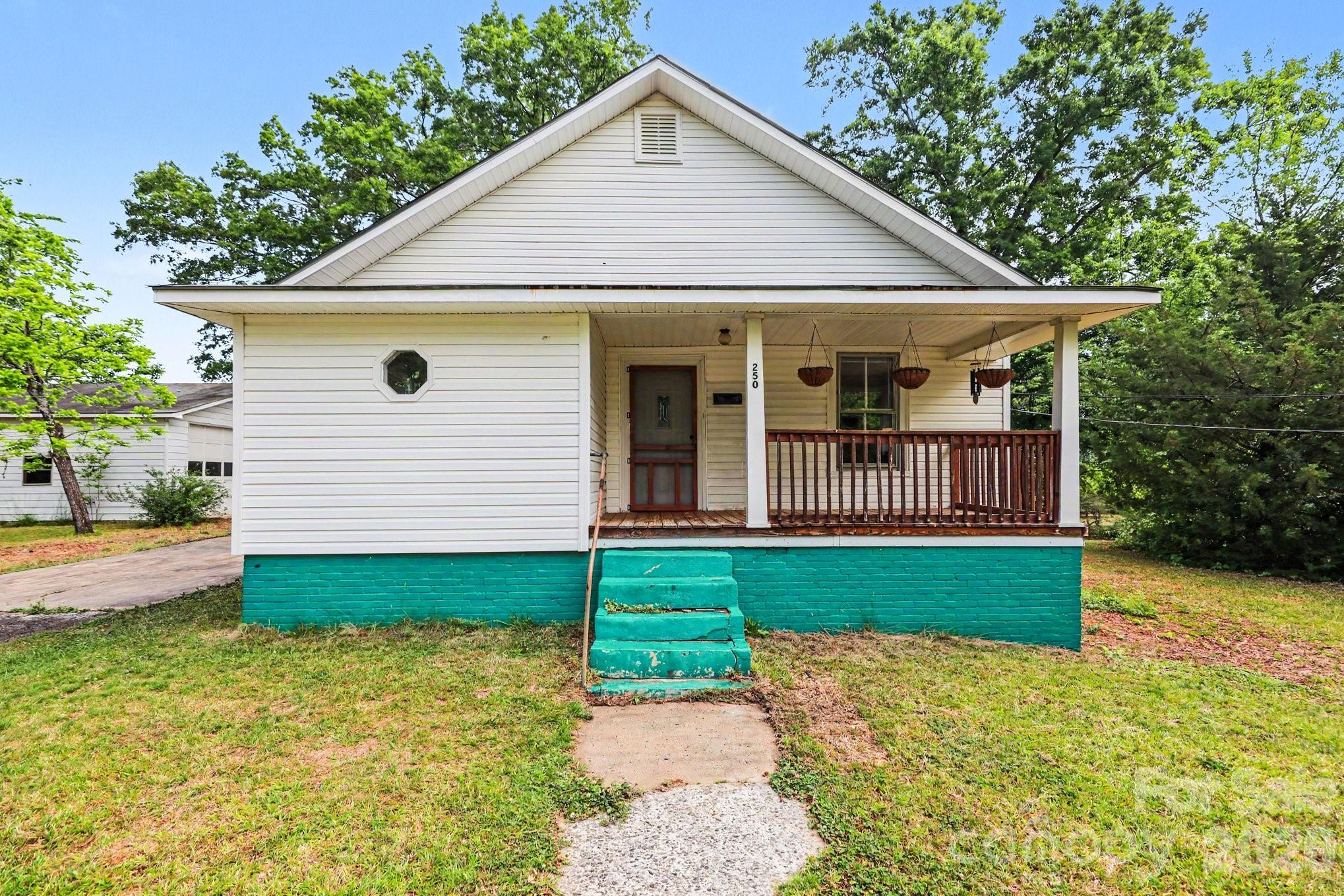 250 Halyburton Street NE