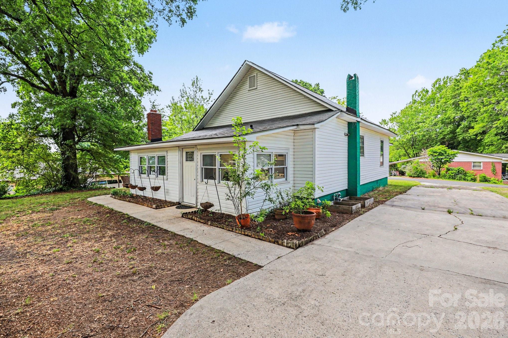 250 Halyburton Street NE