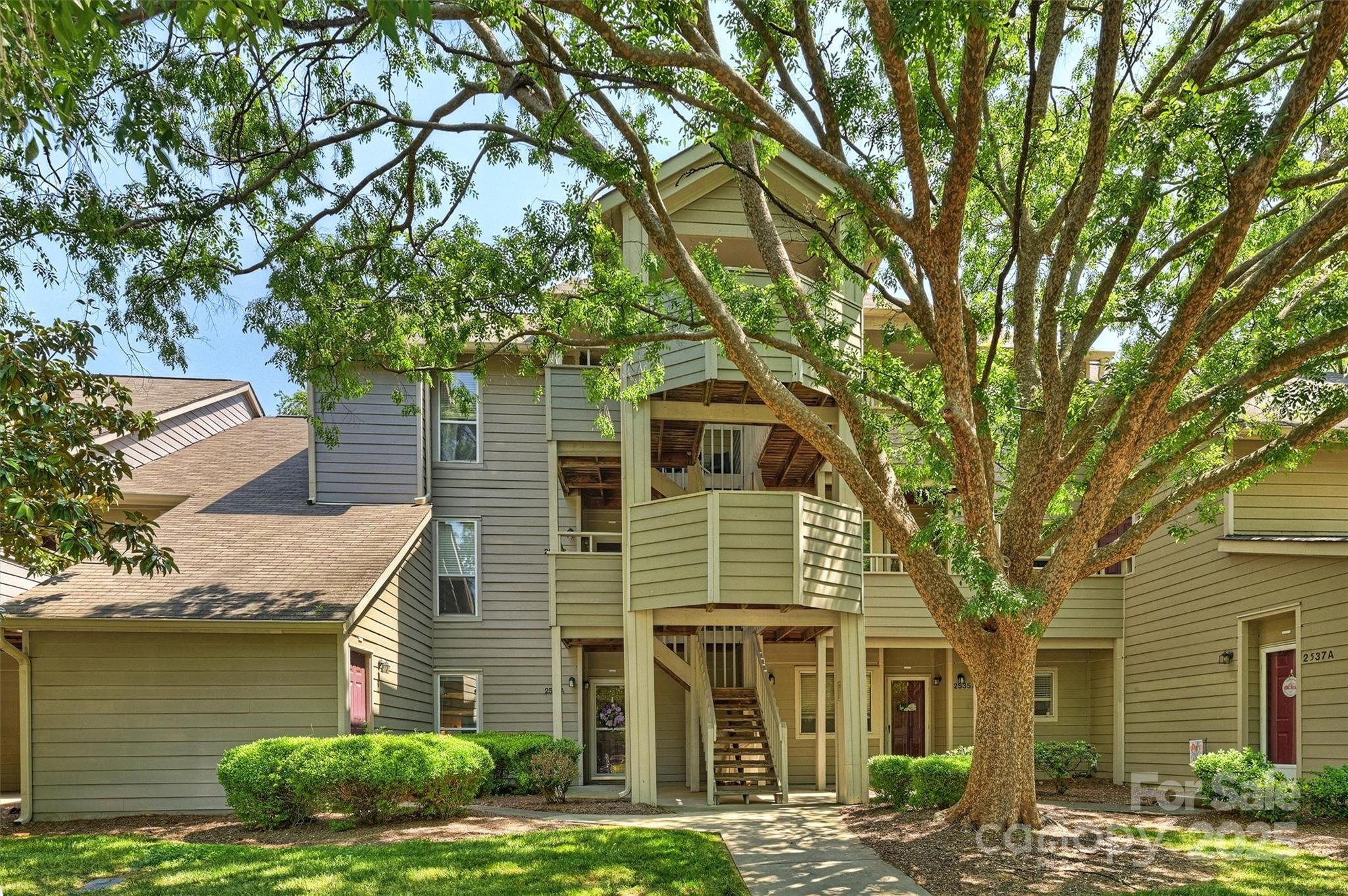 2533 Stockbridge Drive