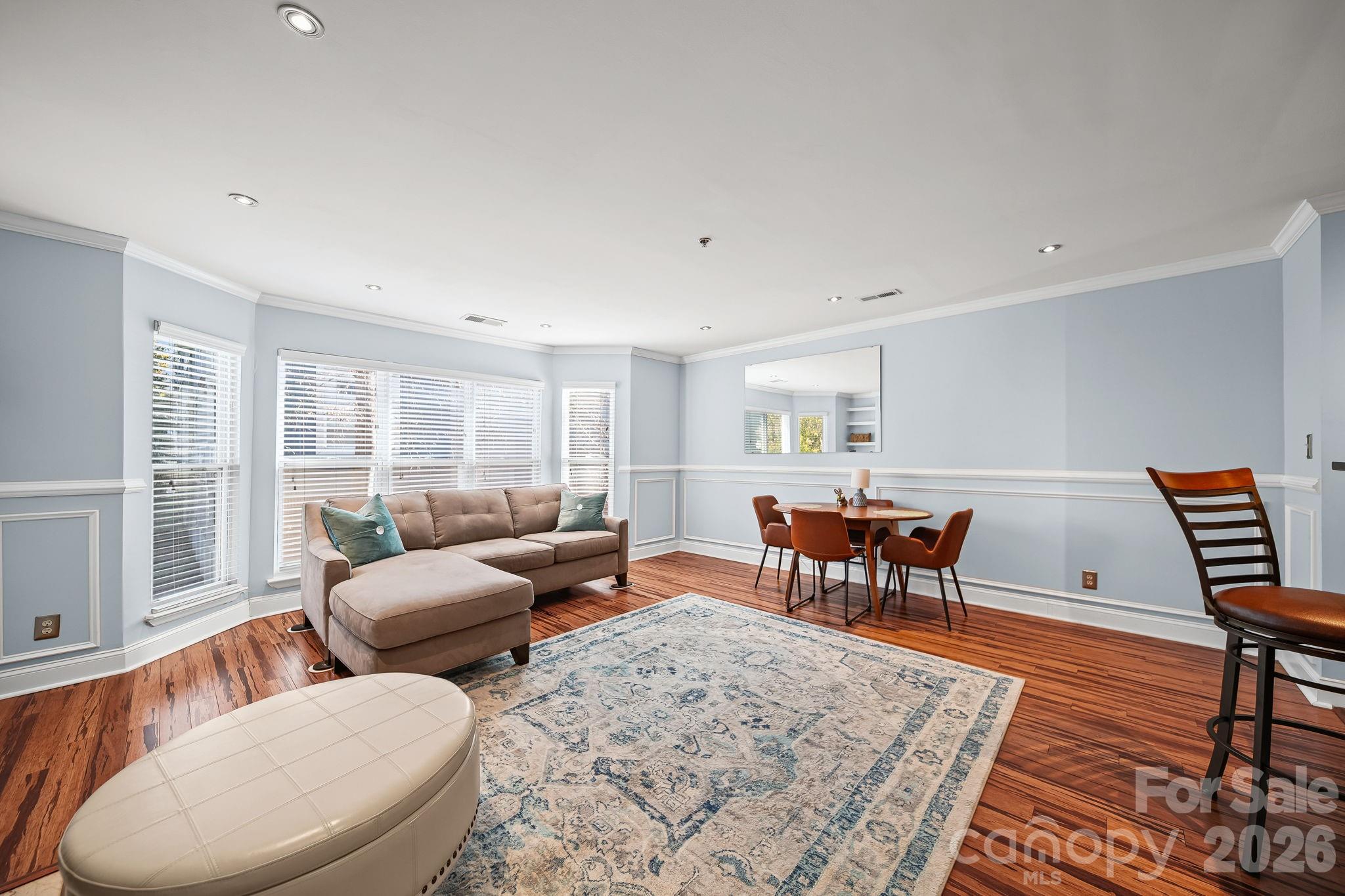 517 N Graham Street 2F