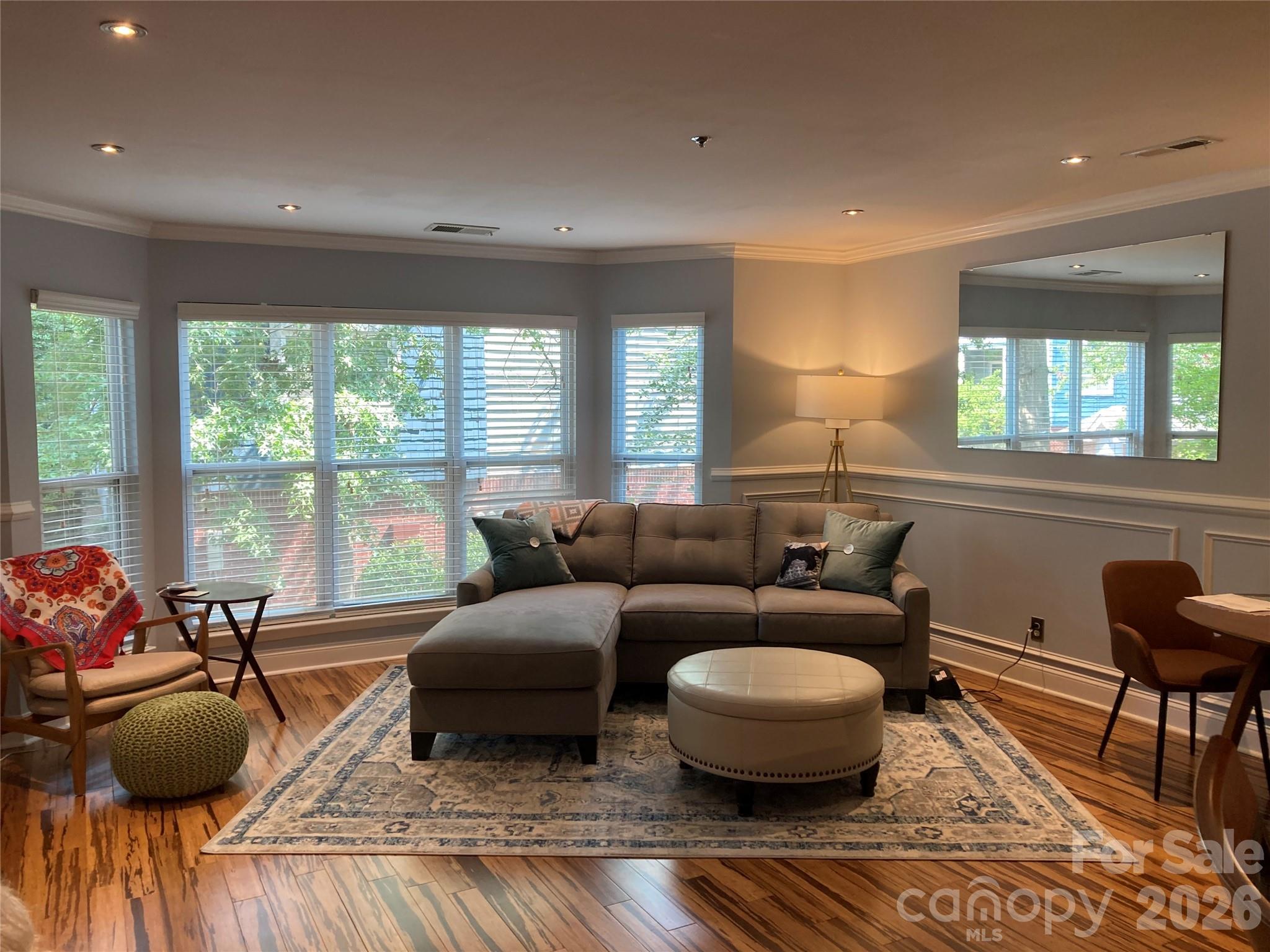 517 N Graham Street 2F