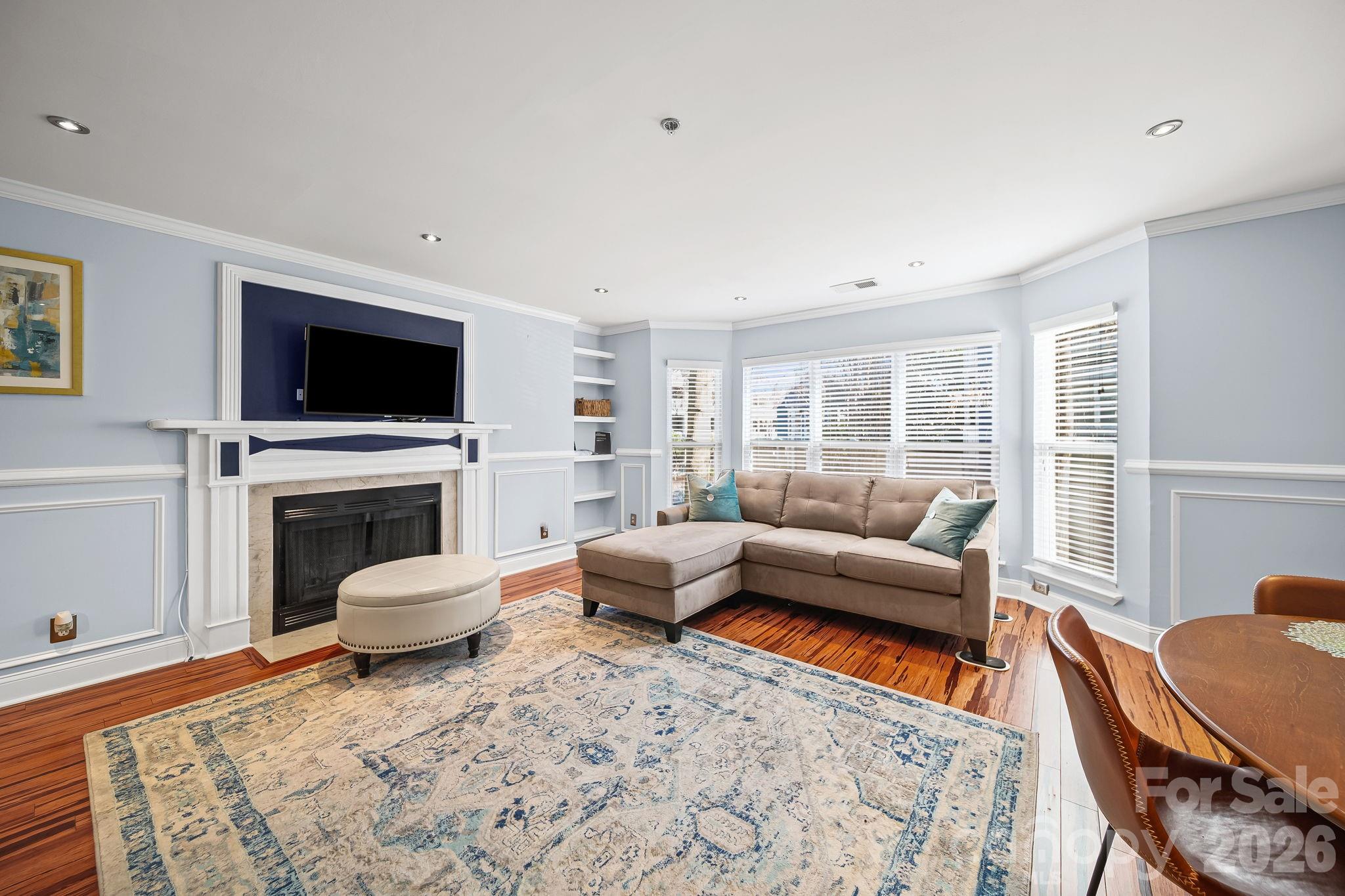 517 N Graham Street 2F