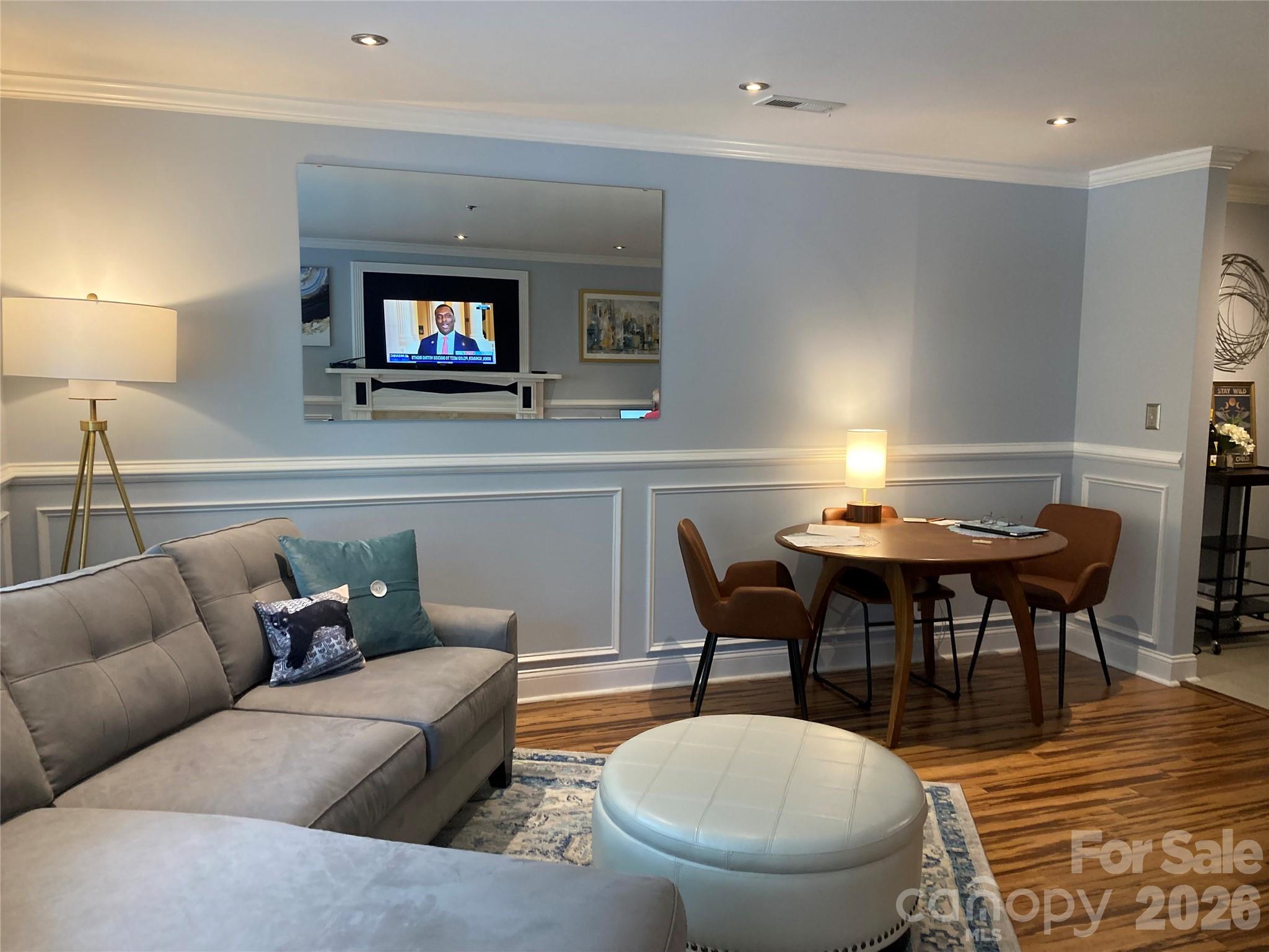 517 N Graham Street 2F