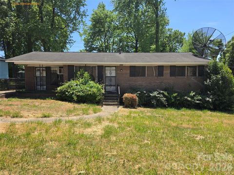 Photo of 1600 Montana Drive, Charlotte, NC 28216 (MLS # 4371656)