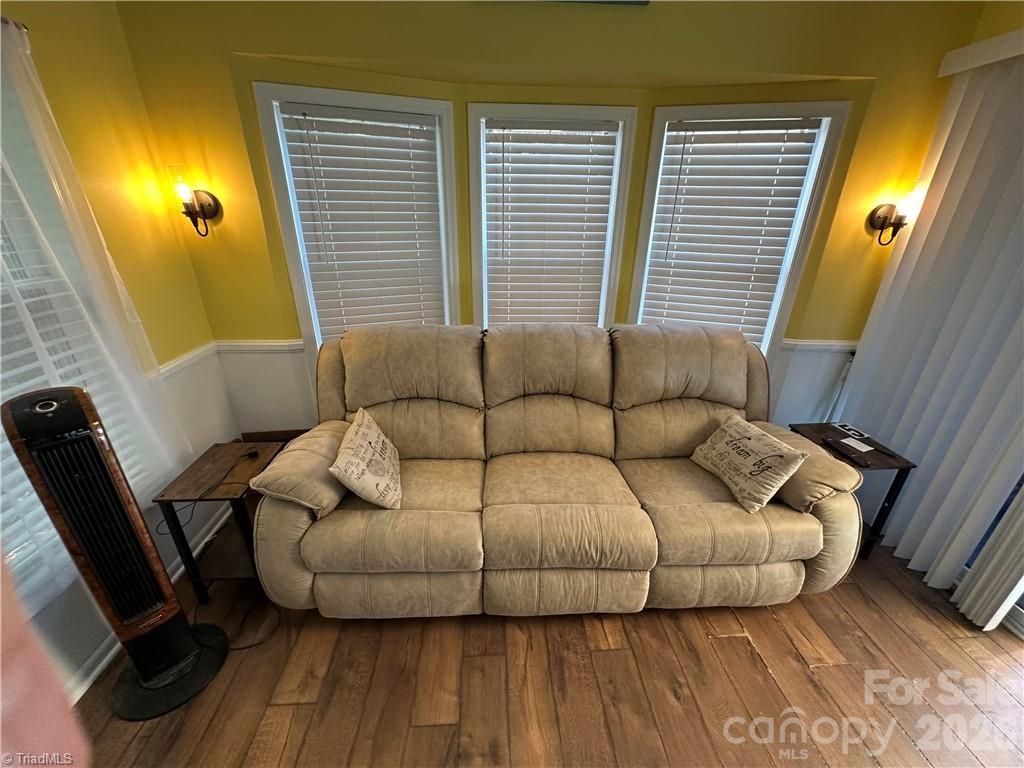 112 N Cardinal Drive