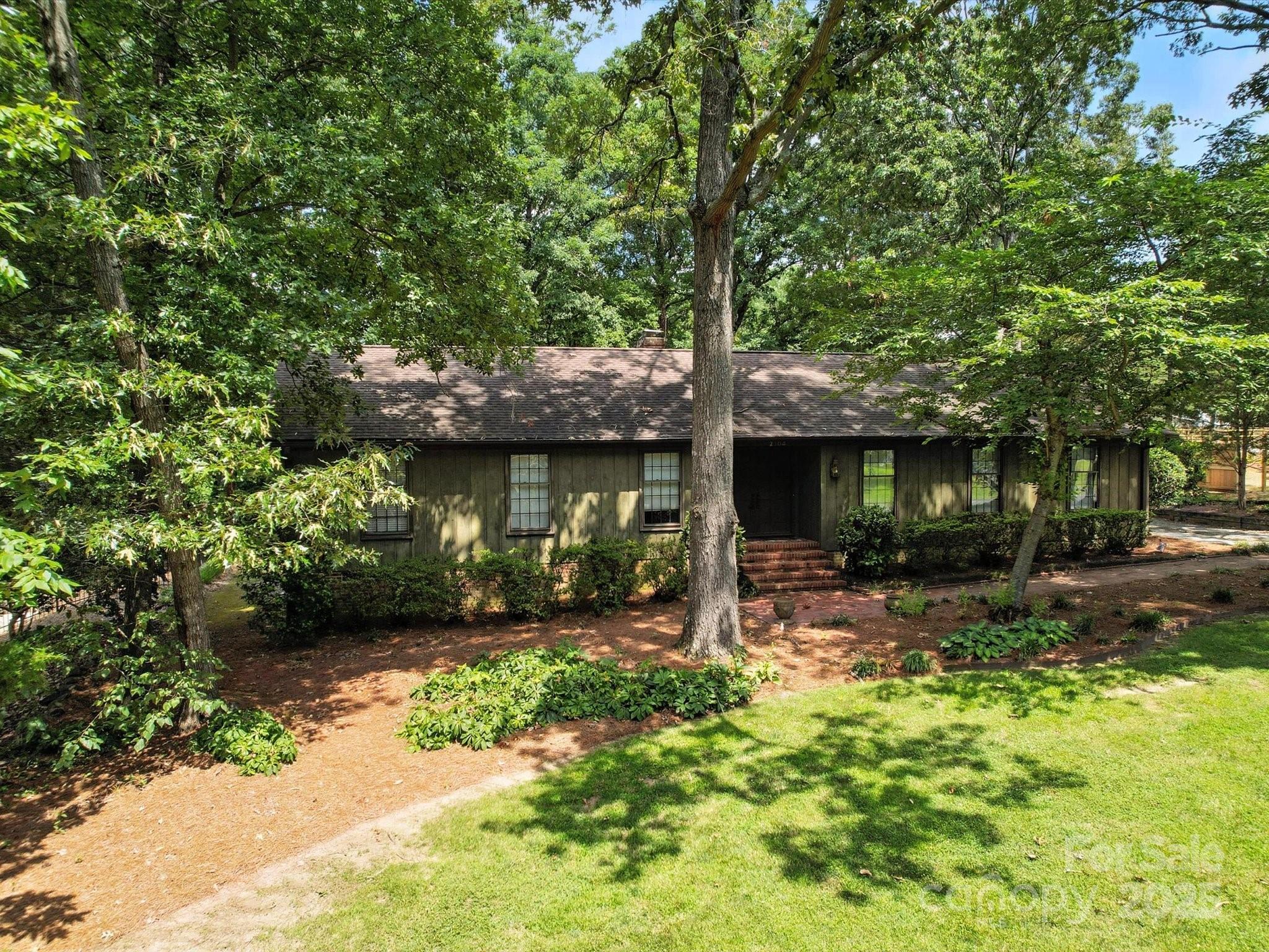 2104 Stoneyridge Drive