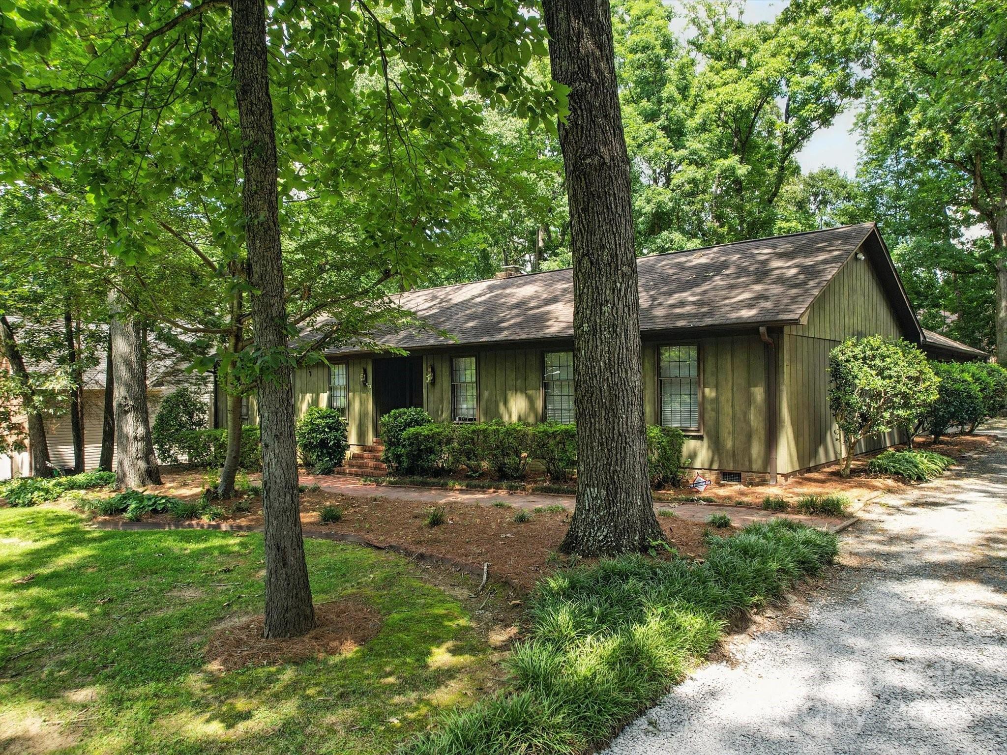 2104 Stoneyridge Drive