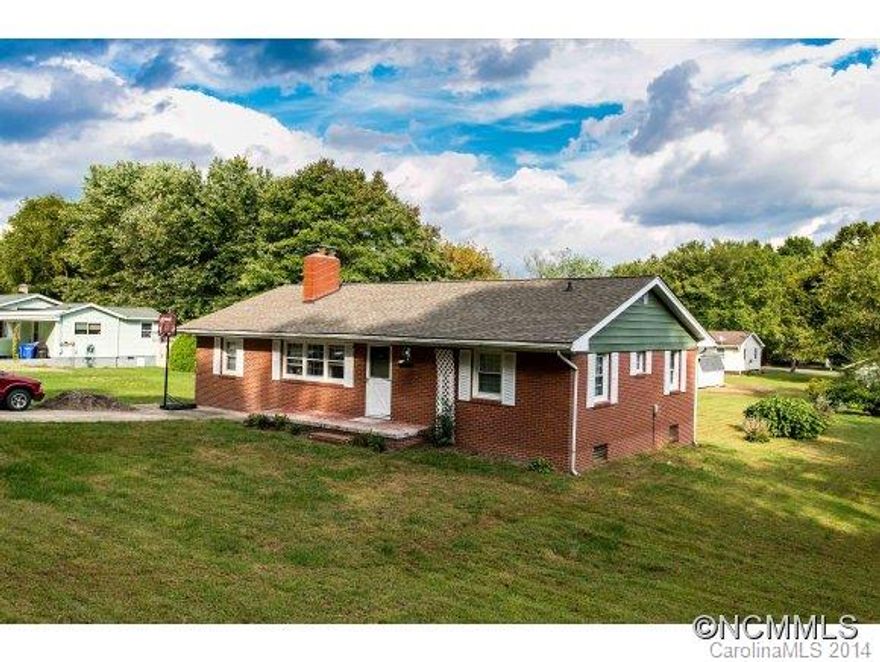 solid Brick Ranch with newer roof, hardwood floors and an additional 600sf bonus room and laundry not included in Total Square Feet. There is a nice 22X24 workshop and 10X13 storage building and huge flat lot. Walk to the city sports complex, hospital and The Brevard City bike path. Low maintenance and well maintained.