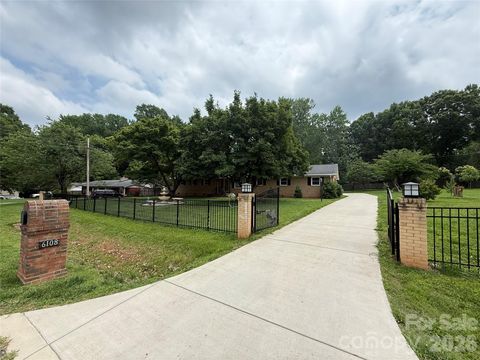 Photo of 6108 Mallard Drive S, Charlotte, NC 28227 (MLS # 4396420)