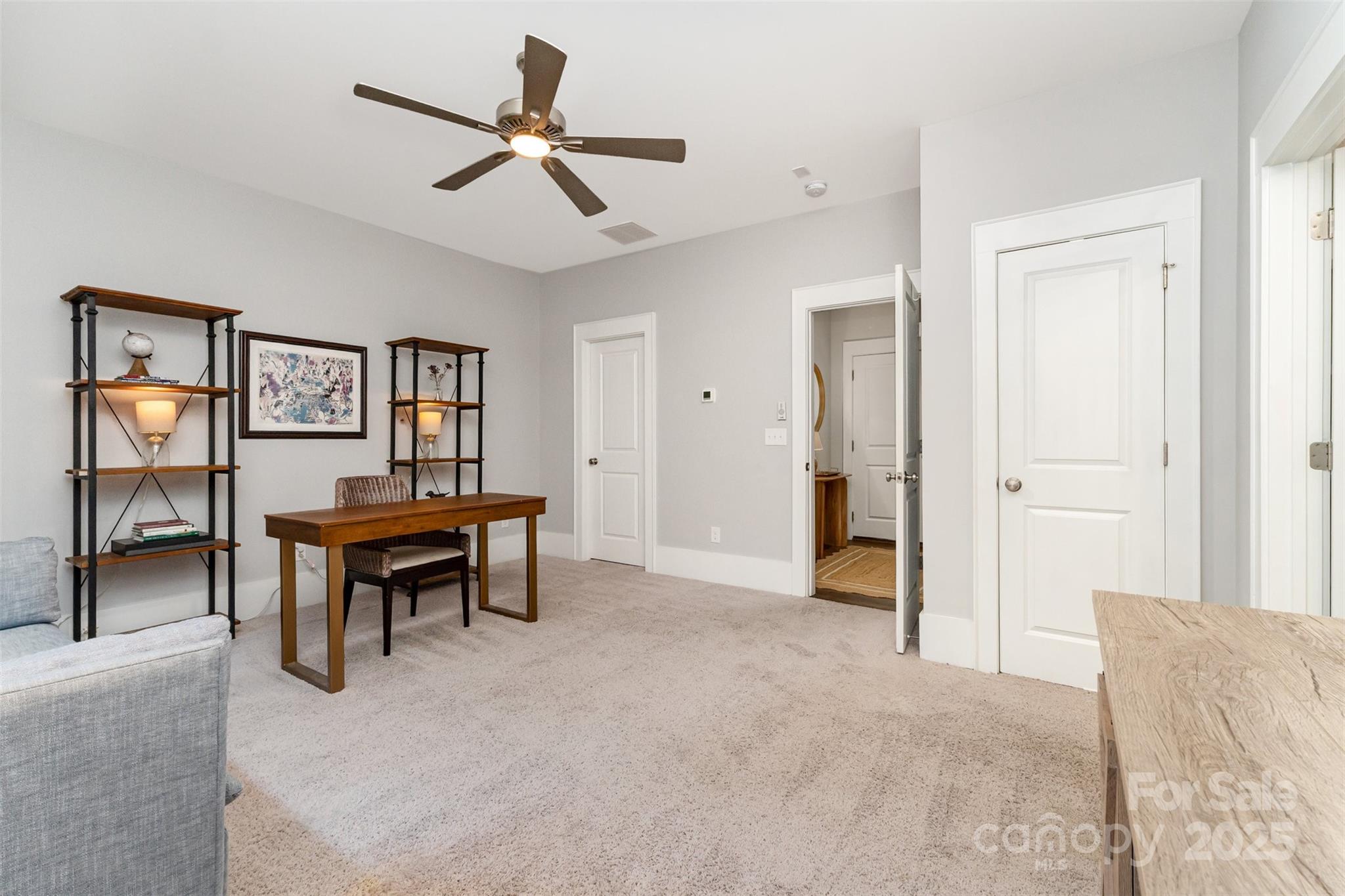 Charlotte, North Carolina 28209, United States, 3 Bedrooms Bedrooms, ,4 BathroomsBathrooms,Residential,Active,198555