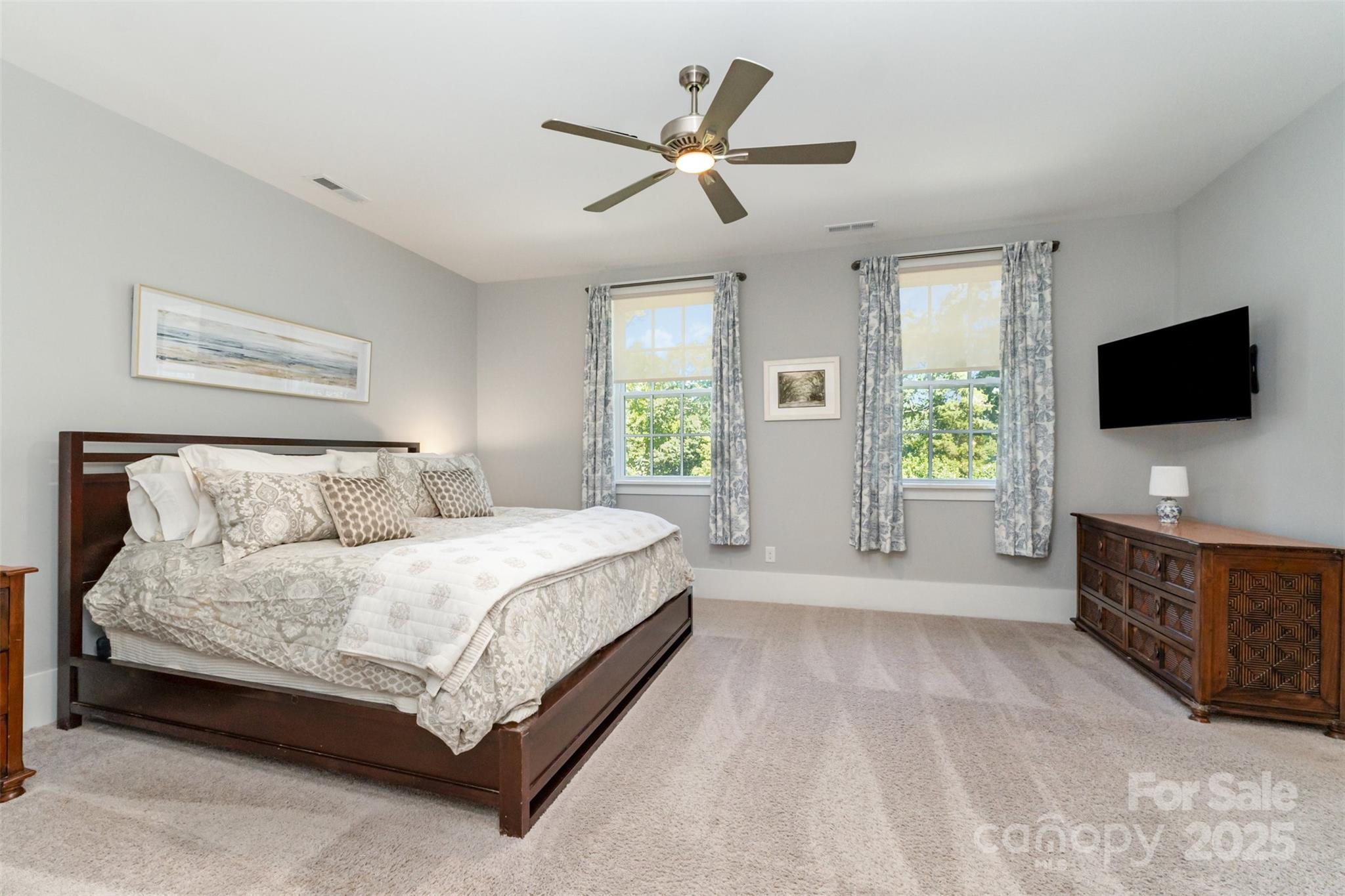 Charlotte, North Carolina 28209, United States, 3 Bedrooms Bedrooms, ,4 BathroomsBathrooms,Residential,Active,198555