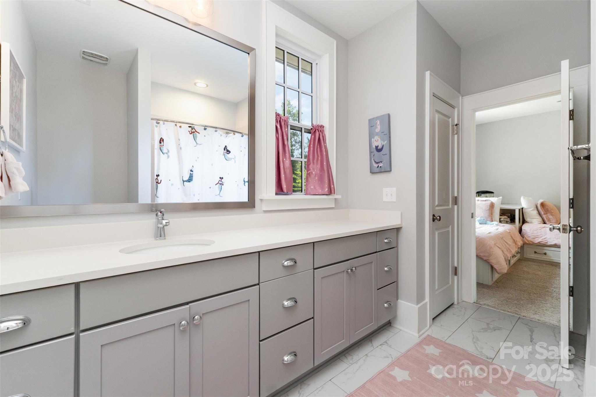 Charlotte, North Carolina 28209, United States, 3 Bedrooms Bedrooms, ,4 BathroomsBathrooms,Residential,Active,198555