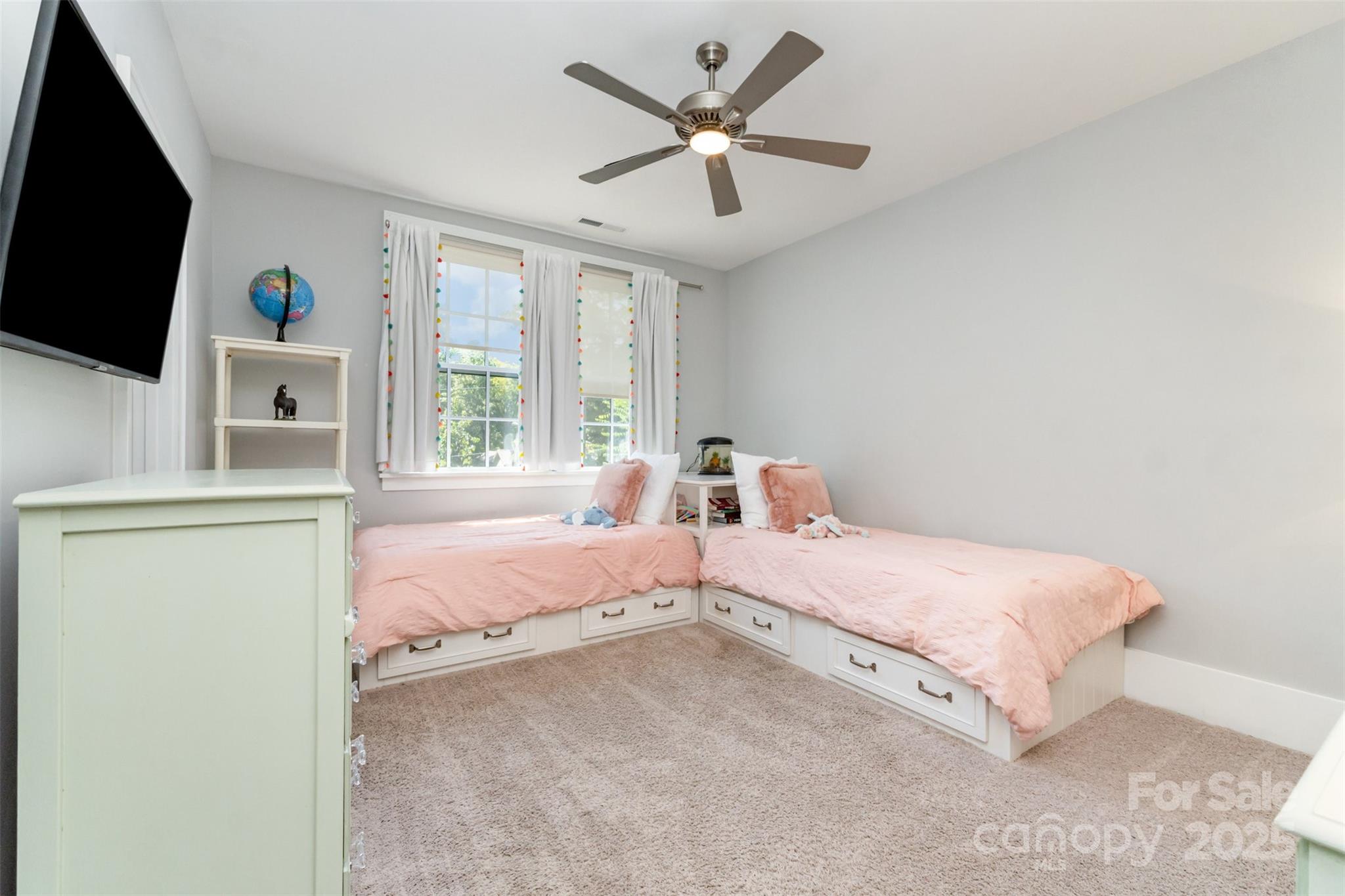 Charlotte, North Carolina 28209, United States, 3 Bedrooms Bedrooms, ,4 BathroomsBathrooms,Residential,Active,198555