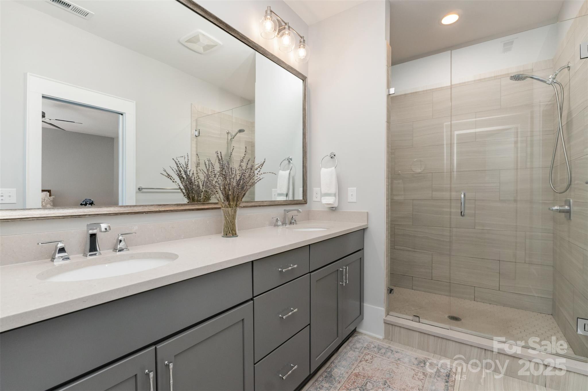 Charlotte, North Carolina 28209, United States, 3 Bedrooms Bedrooms, ,4 BathroomsBathrooms,Residential,Active,198555