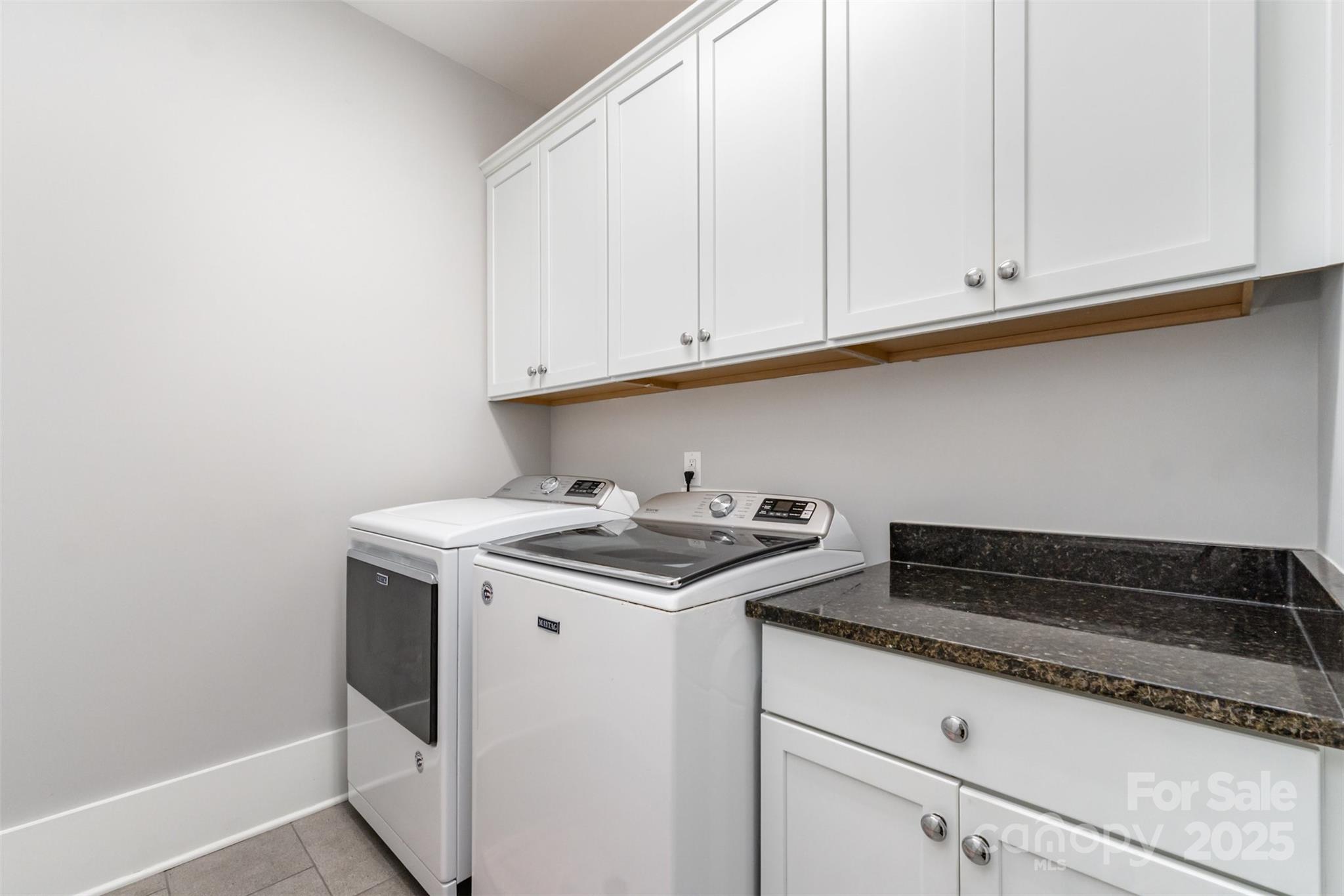 Charlotte, North Carolina 28209, United States, 3 Bedrooms Bedrooms, ,4 BathroomsBathrooms,Residential,Active,198555