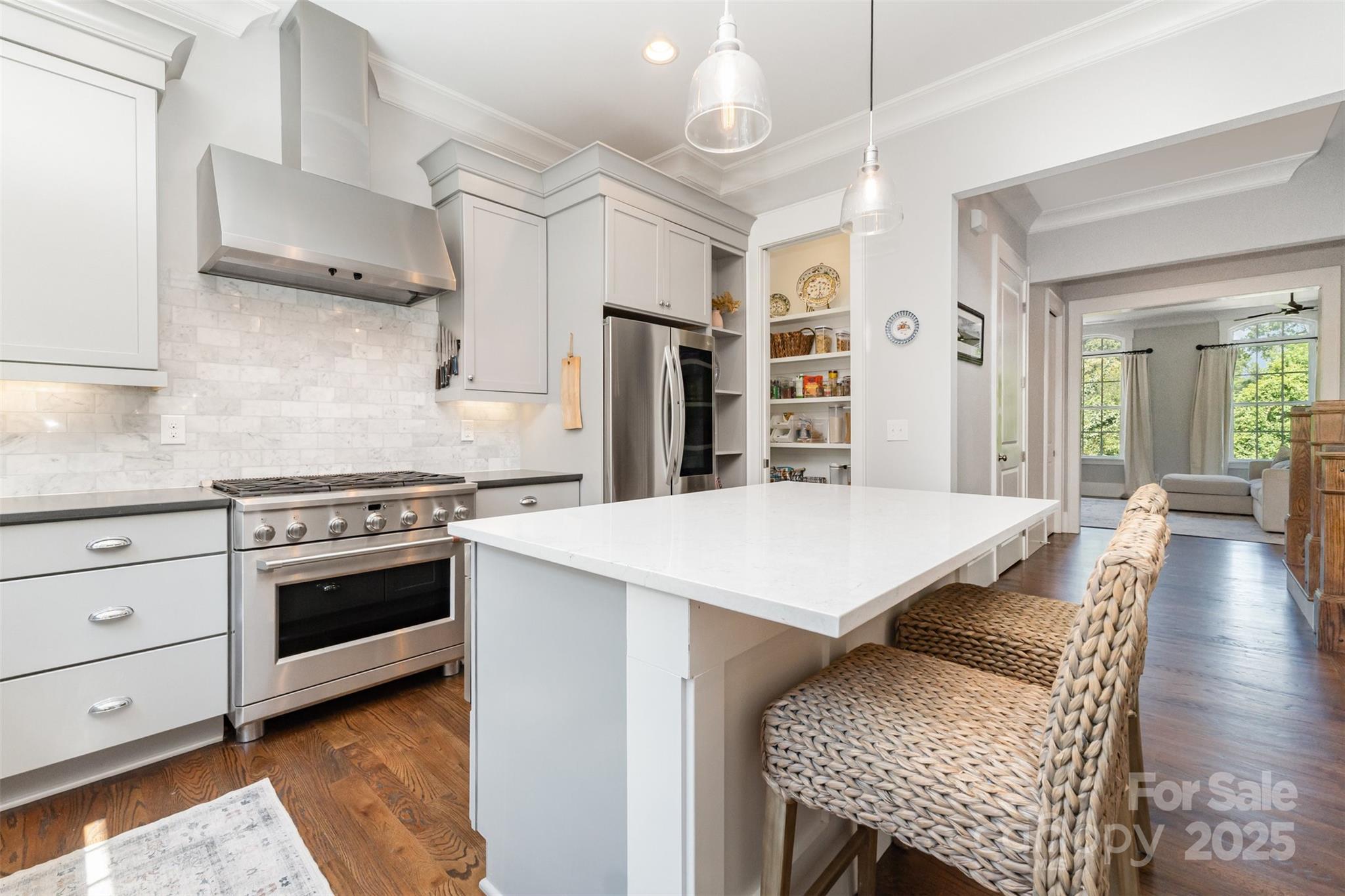 Charlotte, North Carolina 28209, United States, 3 Bedrooms Bedrooms, ,4 BathroomsBathrooms,Residential,Active,198555