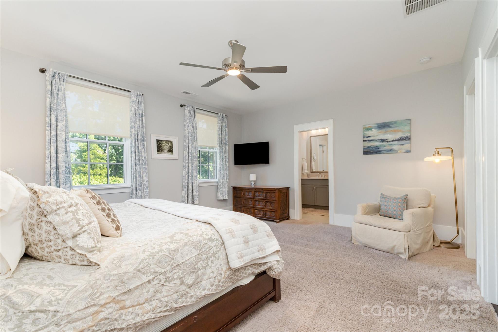 Charlotte, North Carolina 28209, United States, 3 Bedrooms Bedrooms, ,4 BathroomsBathrooms,Residential,Active,198555