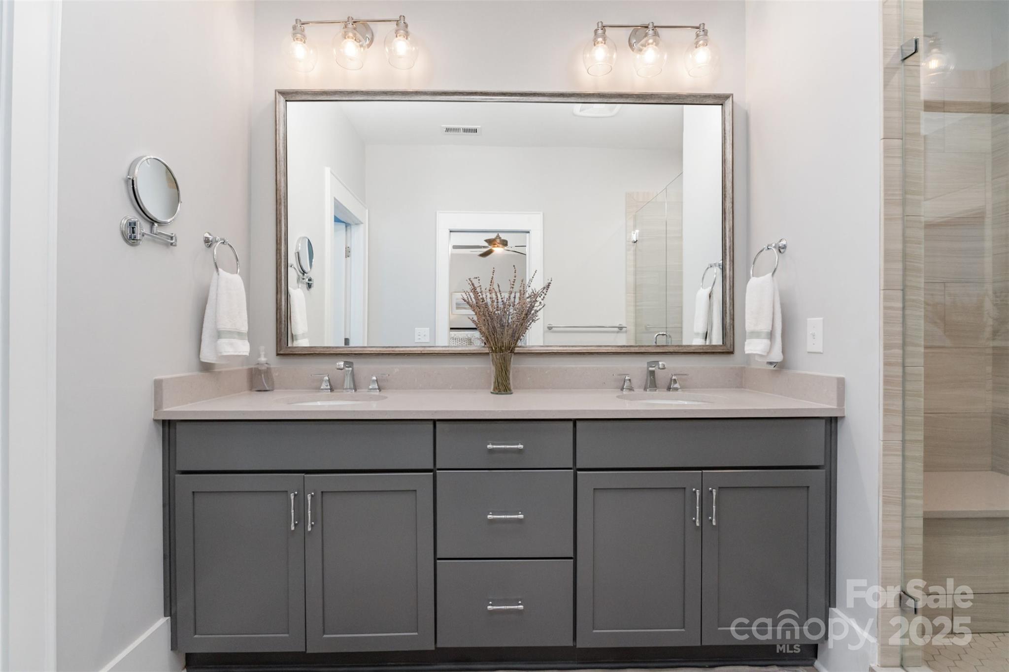 Charlotte, North Carolina 28209, United States, 3 Bedrooms Bedrooms, ,4 BathroomsBathrooms,Residential,Active,198555